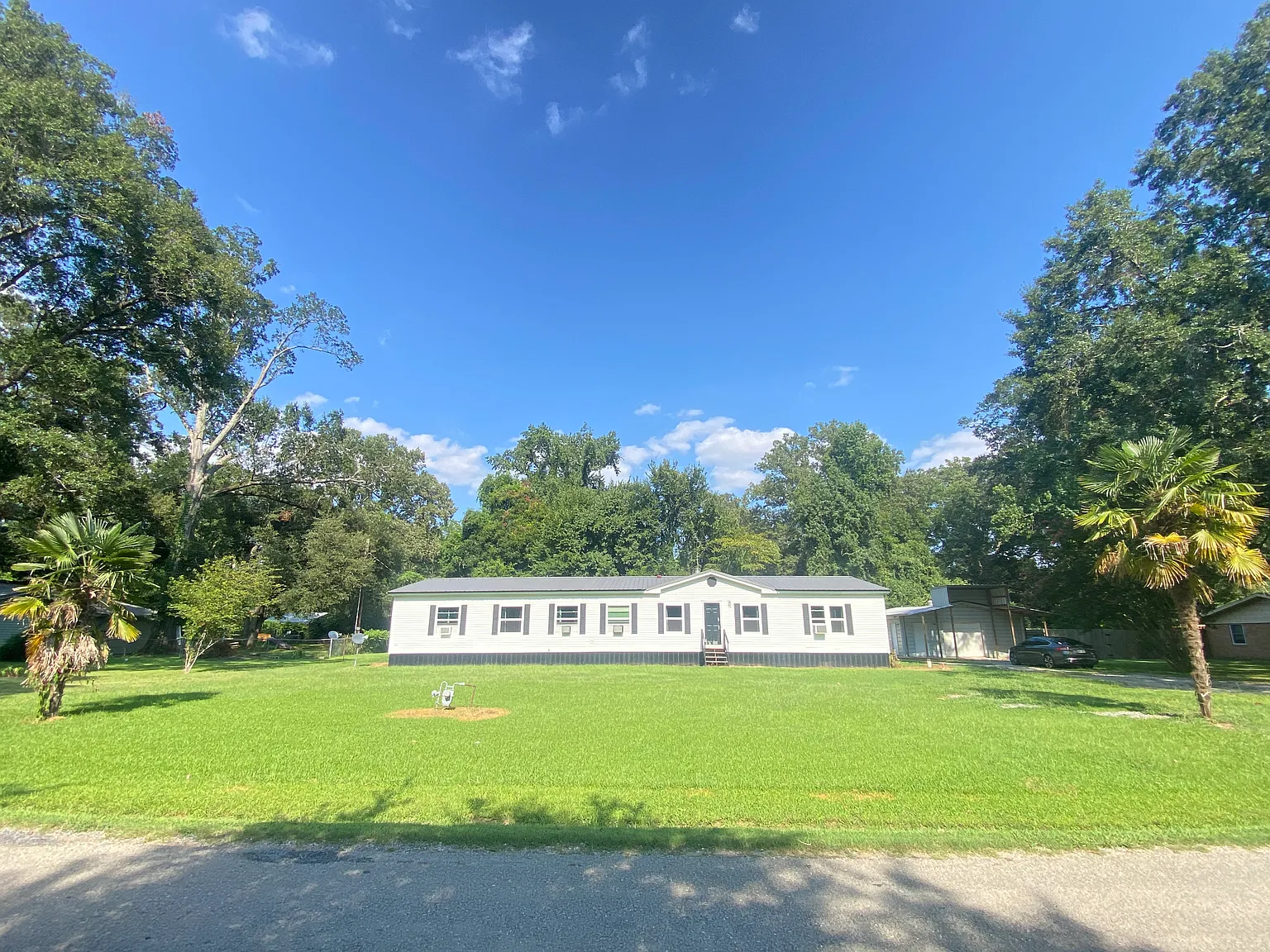 4 bed, 2400 sqft, $4,800 — Photo 1