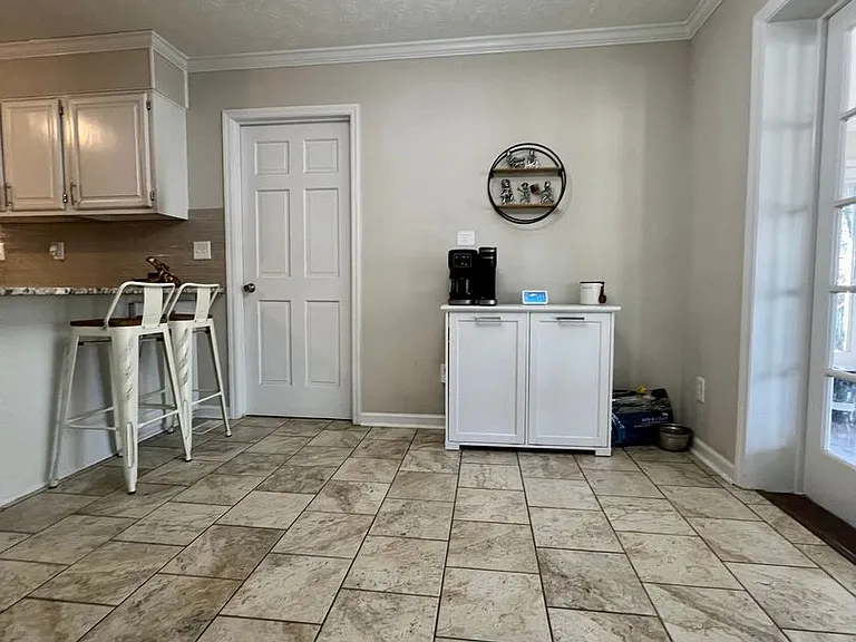 2020 Penrose Dr — Photo 5