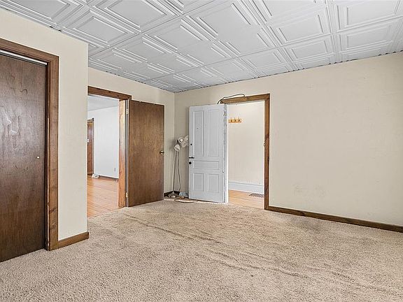 3rd image of 331 Clarence St