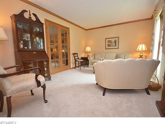 5th image of 687 Clark Dr