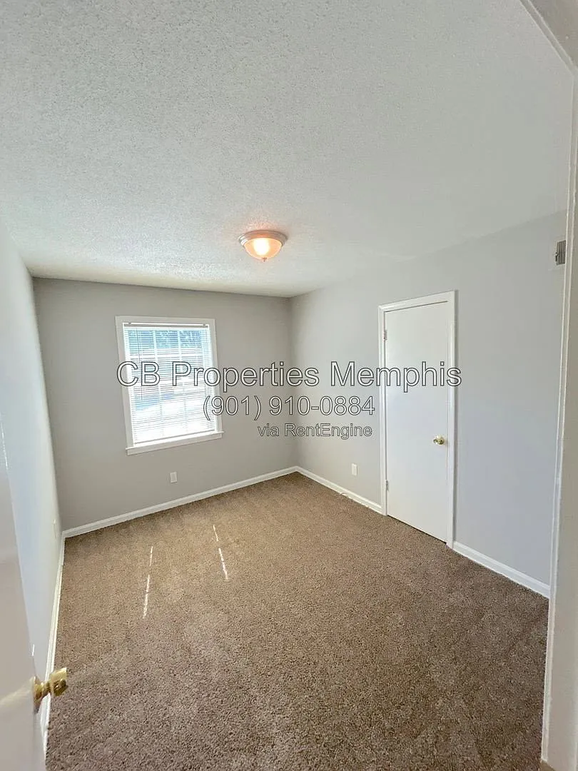 3 bed, 1.0 bath, 1033 sqft, $1,095 — Photo 3