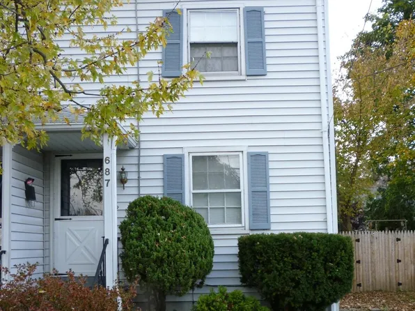 687 Crescent Dr, Bound Brook, NJ 08805