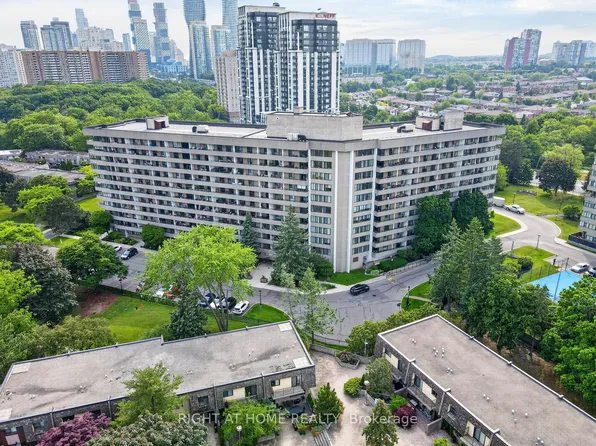 1320 Mississauga Valley Blvd #806, Mississauga, ON L5A 3S9