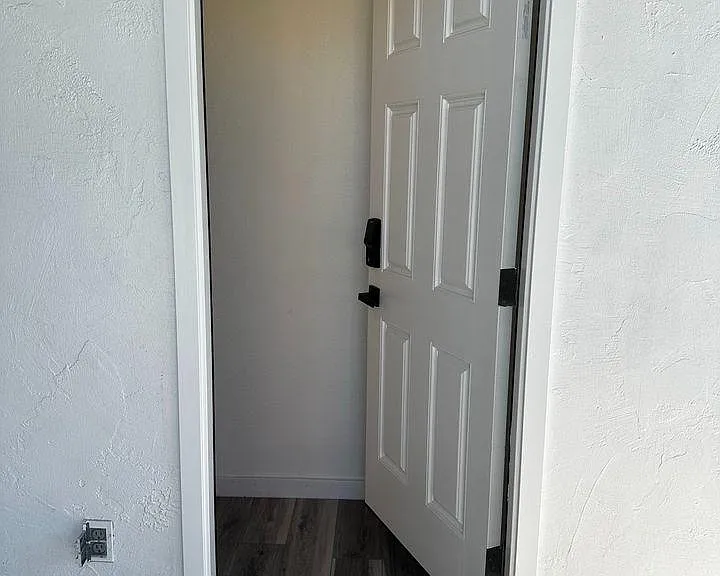 Separate entrance come in from outside