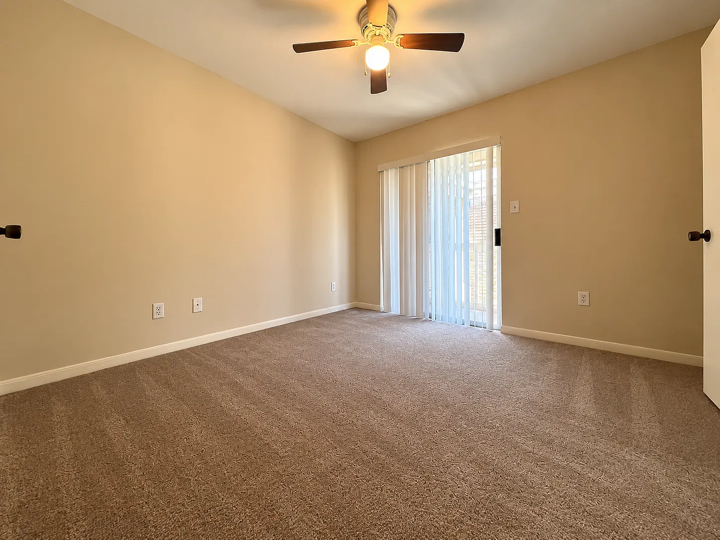 2 bed, 1.5 bath, 1012 sqft, $1,350 — Photo 3