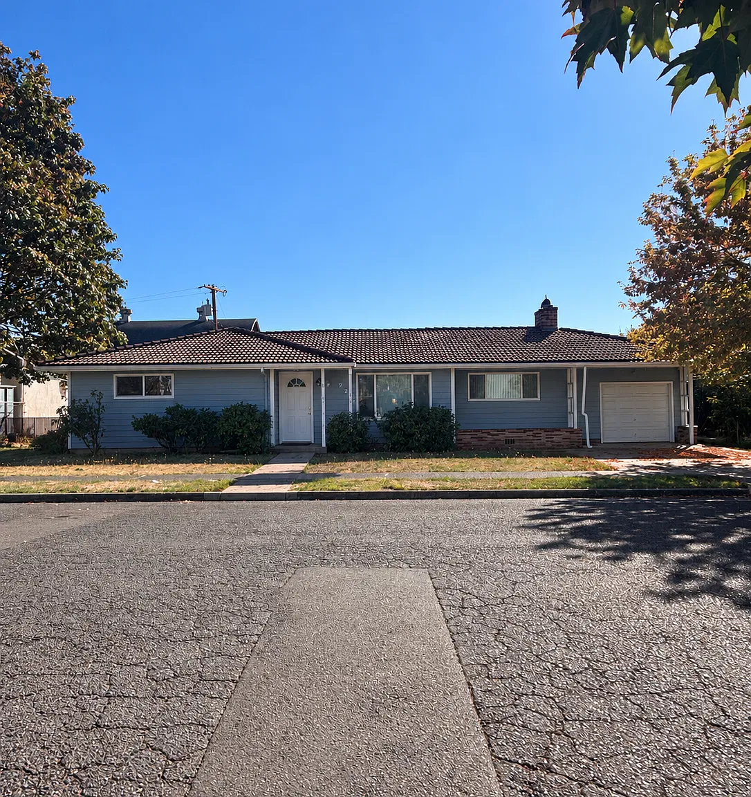 3 bed, 1702 sqft, $2,400 — Photo 1