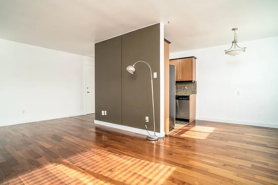 502 Corydon Avenue — Photo 3