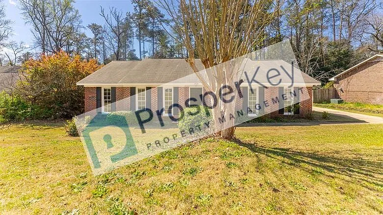 4924 Roxbury Dr