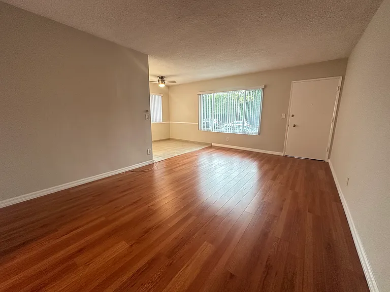1023 N Laurel Ave — Photo 13
