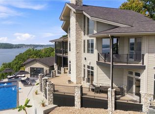 1104 Beacon Point Cir, Lake Ozark, MO 65049