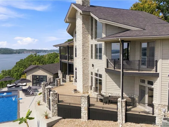 1104 Beacon Point Cir, Lake Ozark, MO 65049