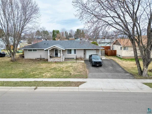 203 Wyandotte Rd, Hoyt Lakes, MN 55750