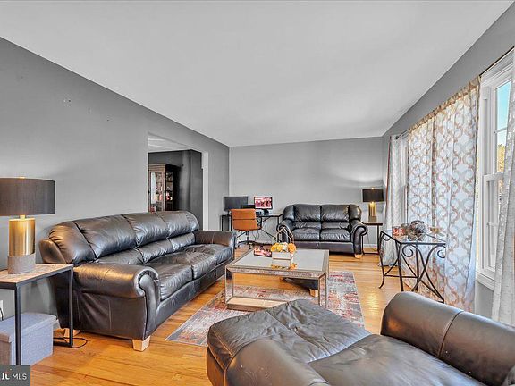 4th image of 8 Hampshire Ave