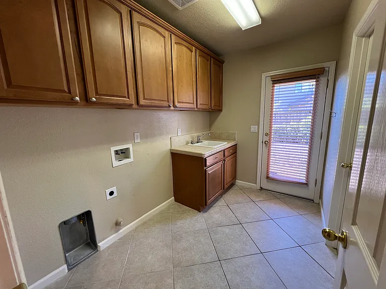 1581 Bella Cir — Photo 30
