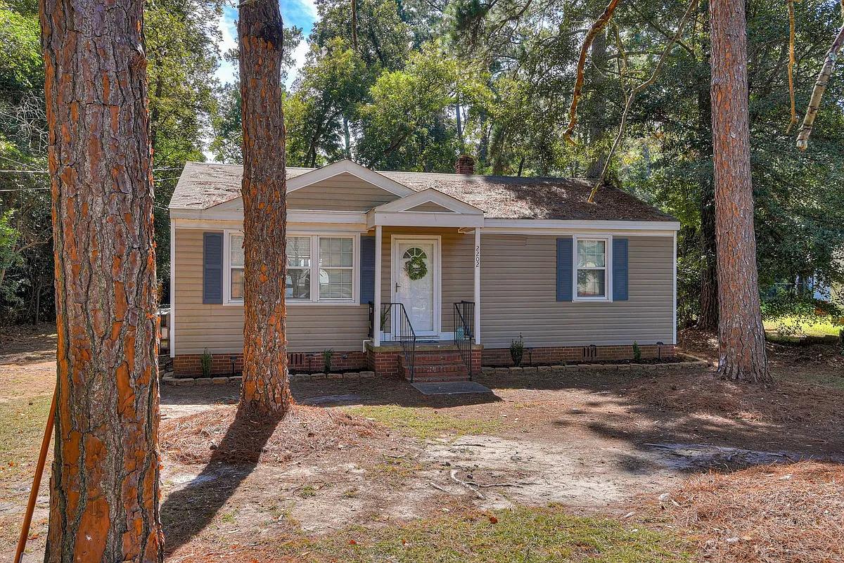 2 bed, 880 sqft, $1,050 — Photo 1