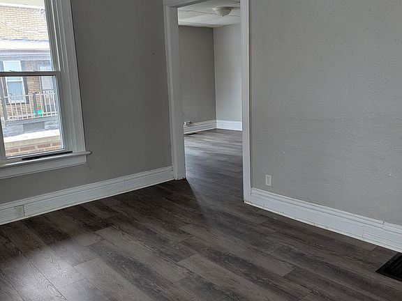 4th image of 724 3rd St