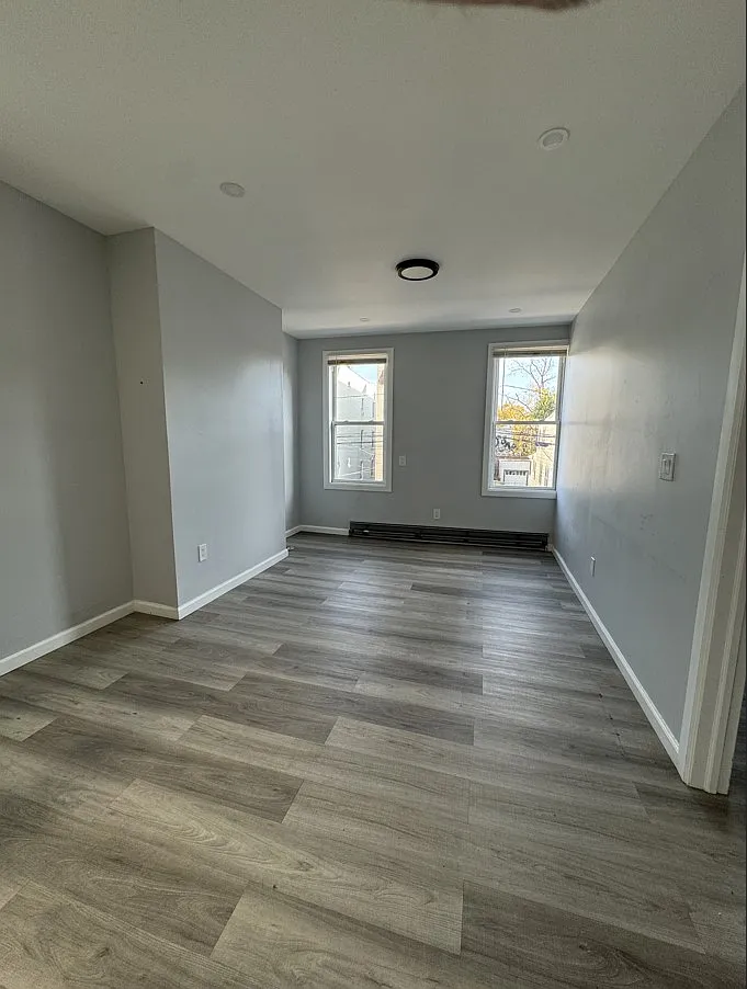 4 bed, 1200 sqft, $2,500 — Photo 2