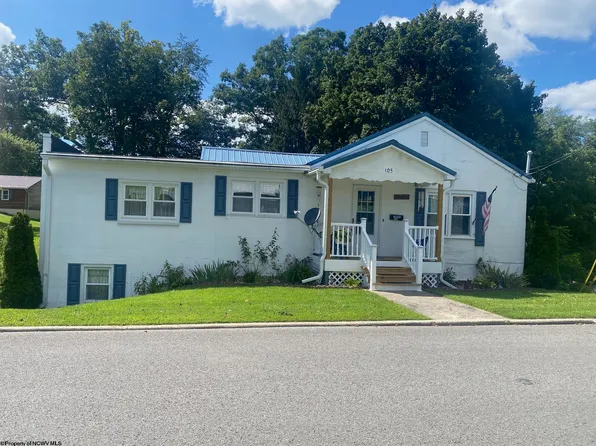 105 Pleasant Ave, Elkins, WV 26241
