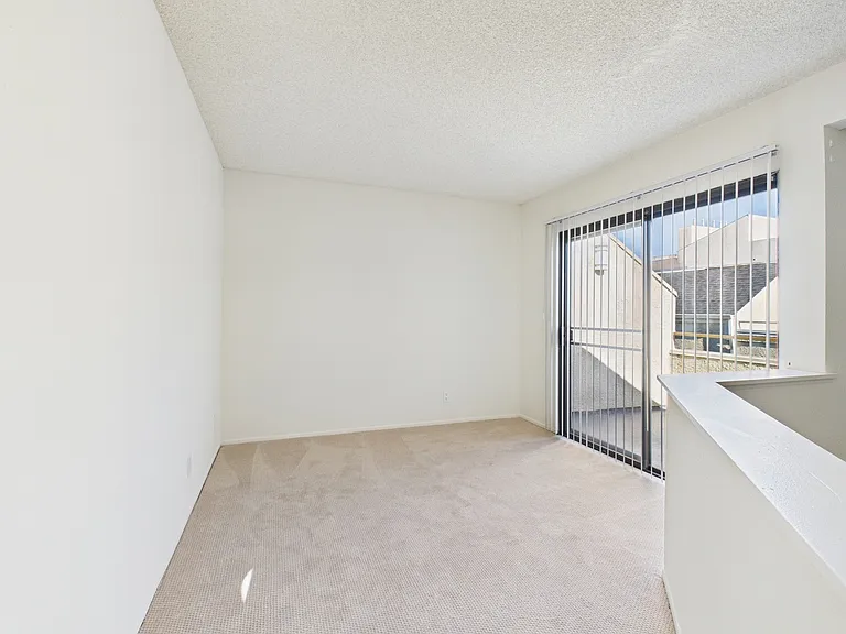 11325 Morrison St — Photo 16