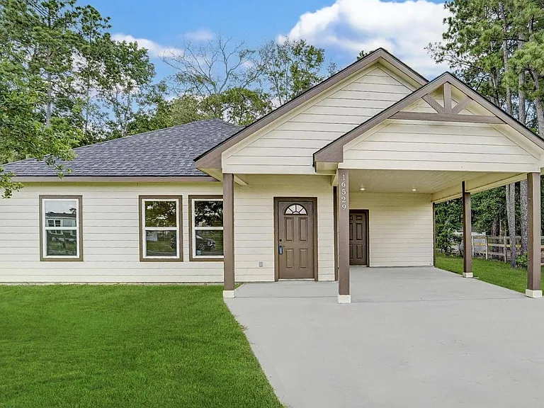 16529 Kingsbury Dr — Photo 1