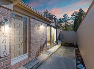 2415 Rochelle Park Dr, Rochester, MI 48309