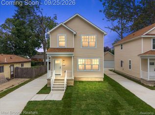 27828 Groveland St, Madison Heights, MI 48071