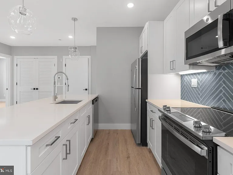 1144 Frankford Ave #501 — Photo 2
