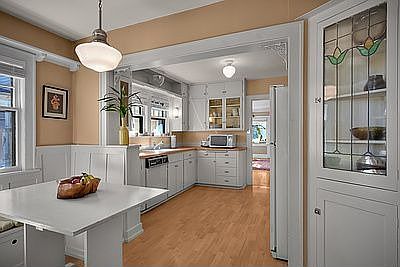 1920's leaded glass details