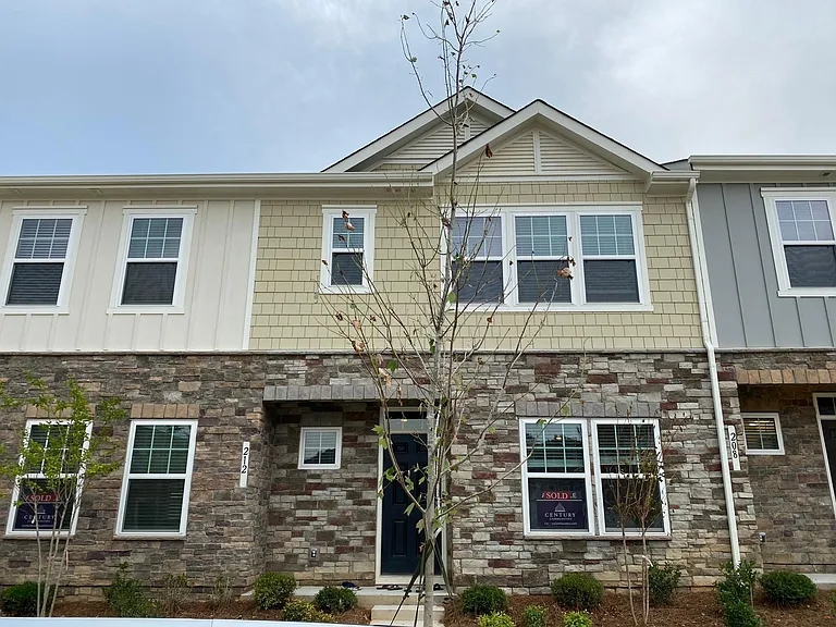 212 Sagecroft Ln — Photo 1