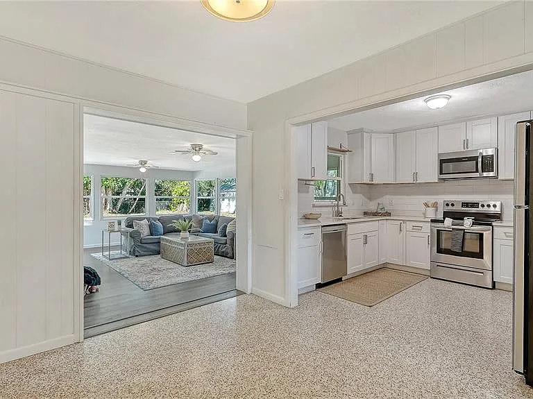 209 Briggs Ct — Photo 9