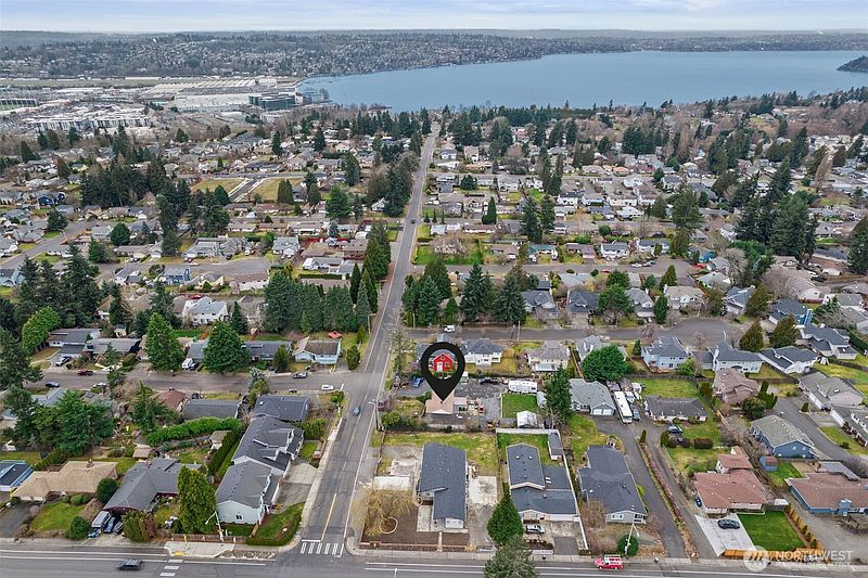 3rd image of 2416 NE 16th Street