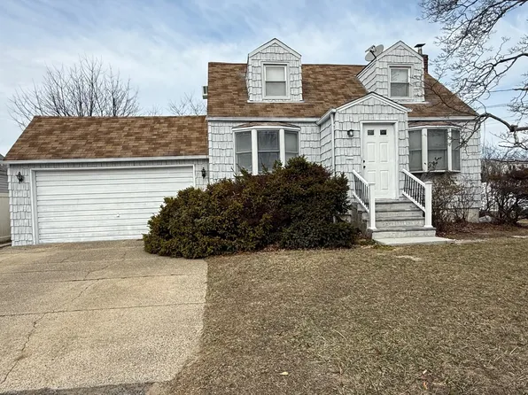 215 Audley Court, Copiague, NY 11726