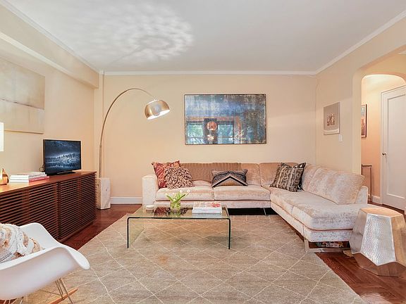 4th image of 25 Minetta Ln APT 5B