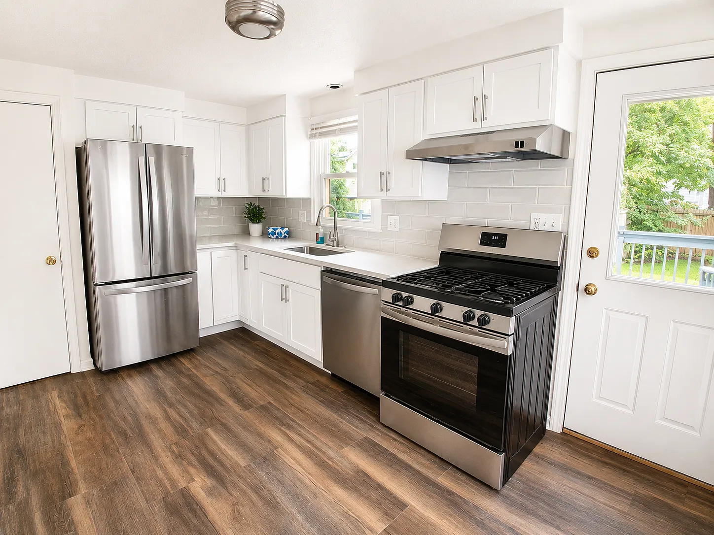 2 bed, 855 sqft, $1,950 — Photo 2