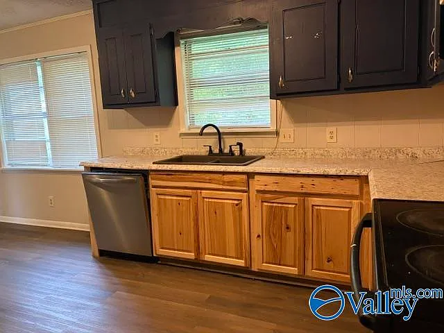 1114 Terry Cir — Photo 3