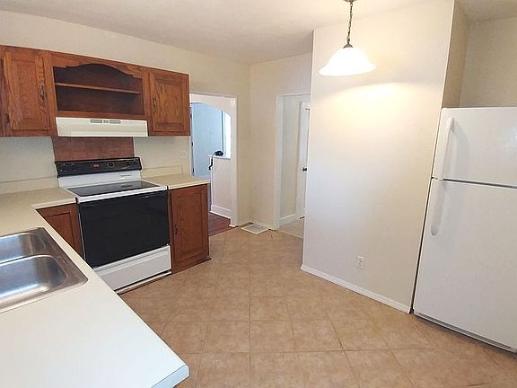 4th image of 9639 Foster Ave