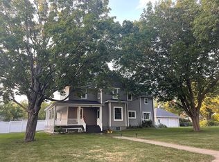 125 9th St SW, Le Mars, IA 51031
