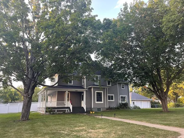 125 9th St SW, Le Mars, IA 51031