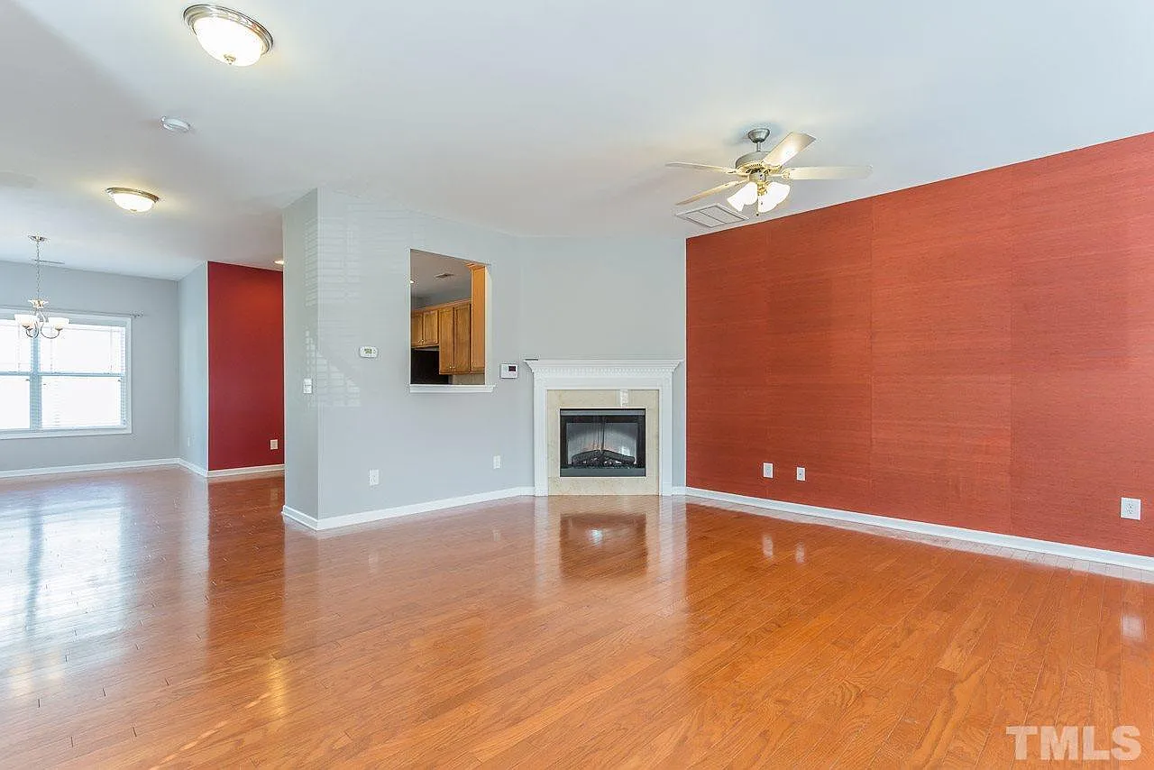 711 Keystone Park Dr — Photo 2