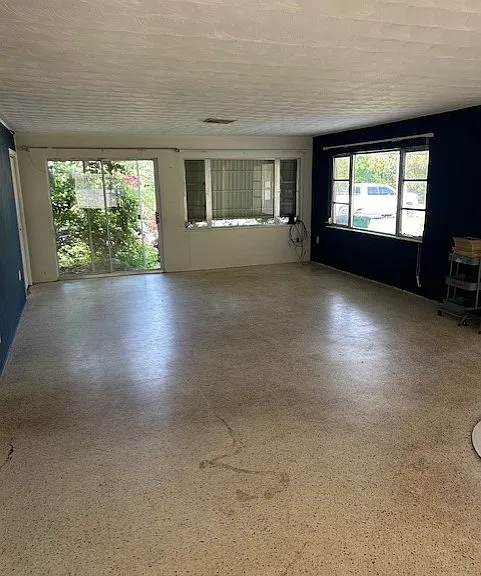 11350 1st Ave — Photo 2