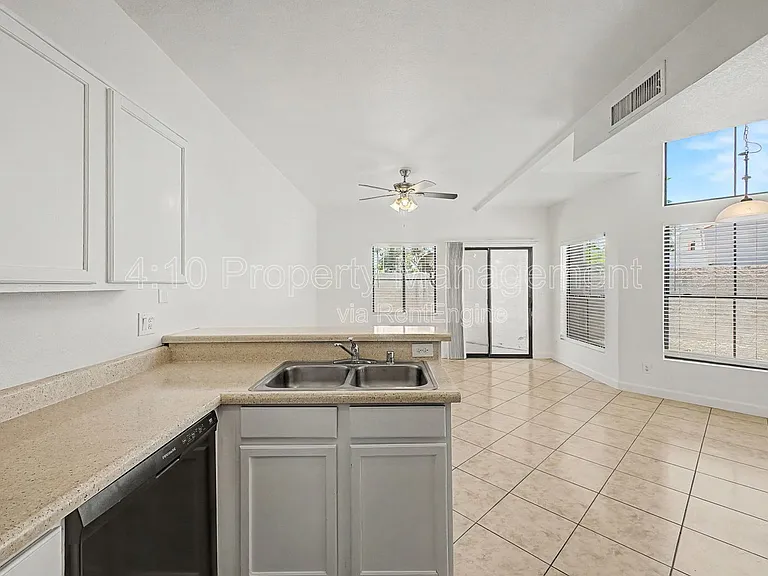 280 S Elizabeth Way #37 — Photo 9