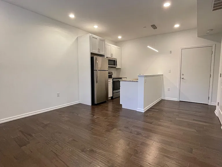 641 Green Ln #6 — Photo 5