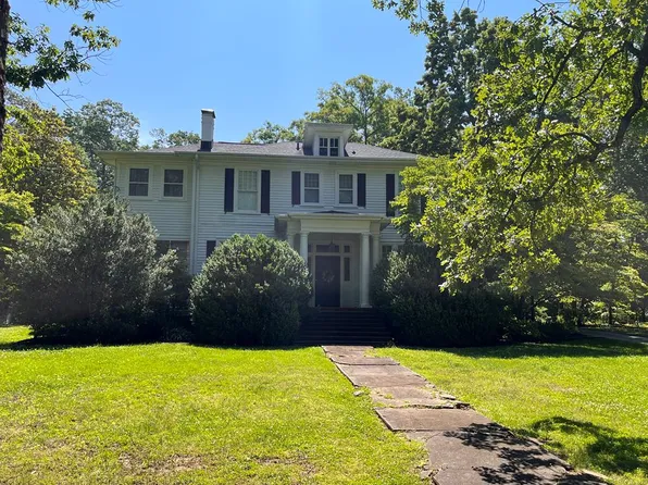 649 S Main St, Chatham, VA 24531