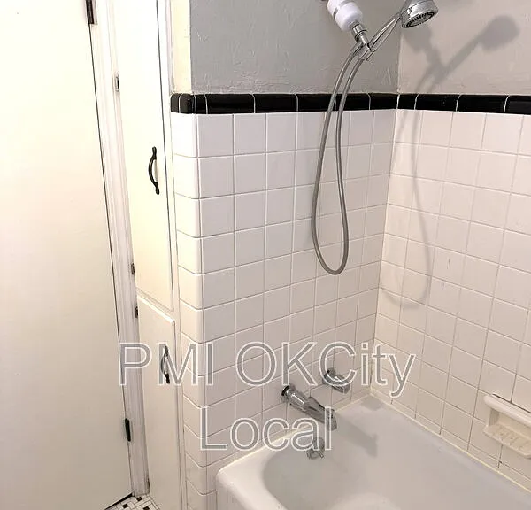 3025 NW 67th St — Photo 15