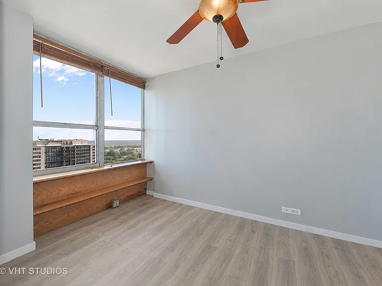 655 W Irving Park Rd #2106 — Photo 9