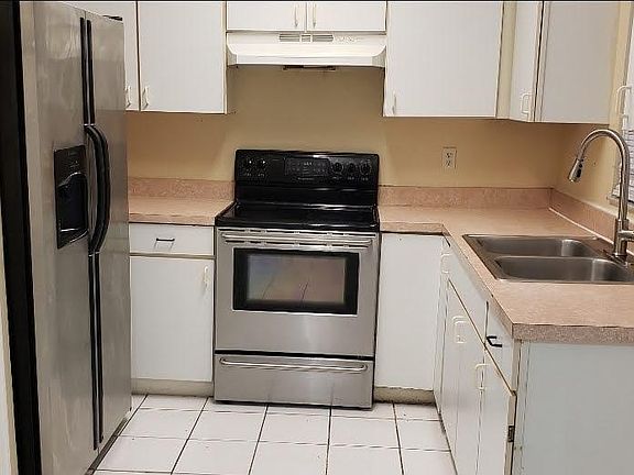 3rd image of 715 Martin Ln