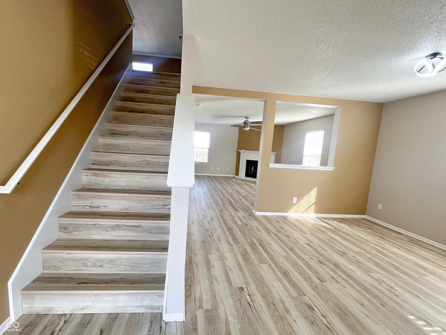 3 bed, 2.5 bath, 2119 sqft, $2,300 — Photo 3