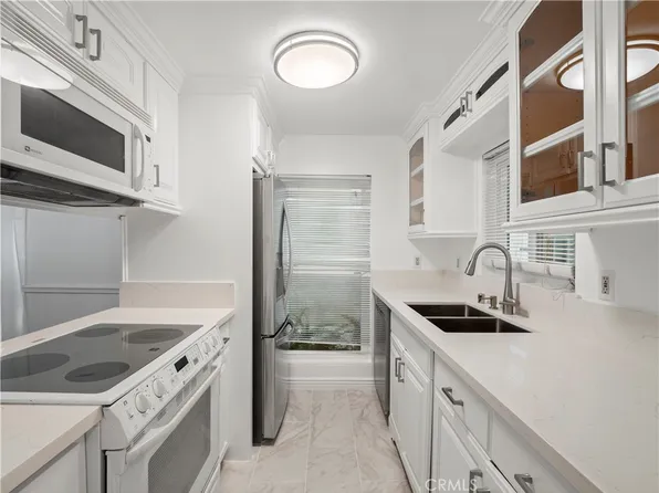 18411 Hatteras St Unit 138, Tarzana, CA 91356