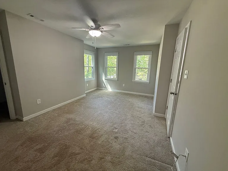13911 Belmont Stakes Ct — Photo 35