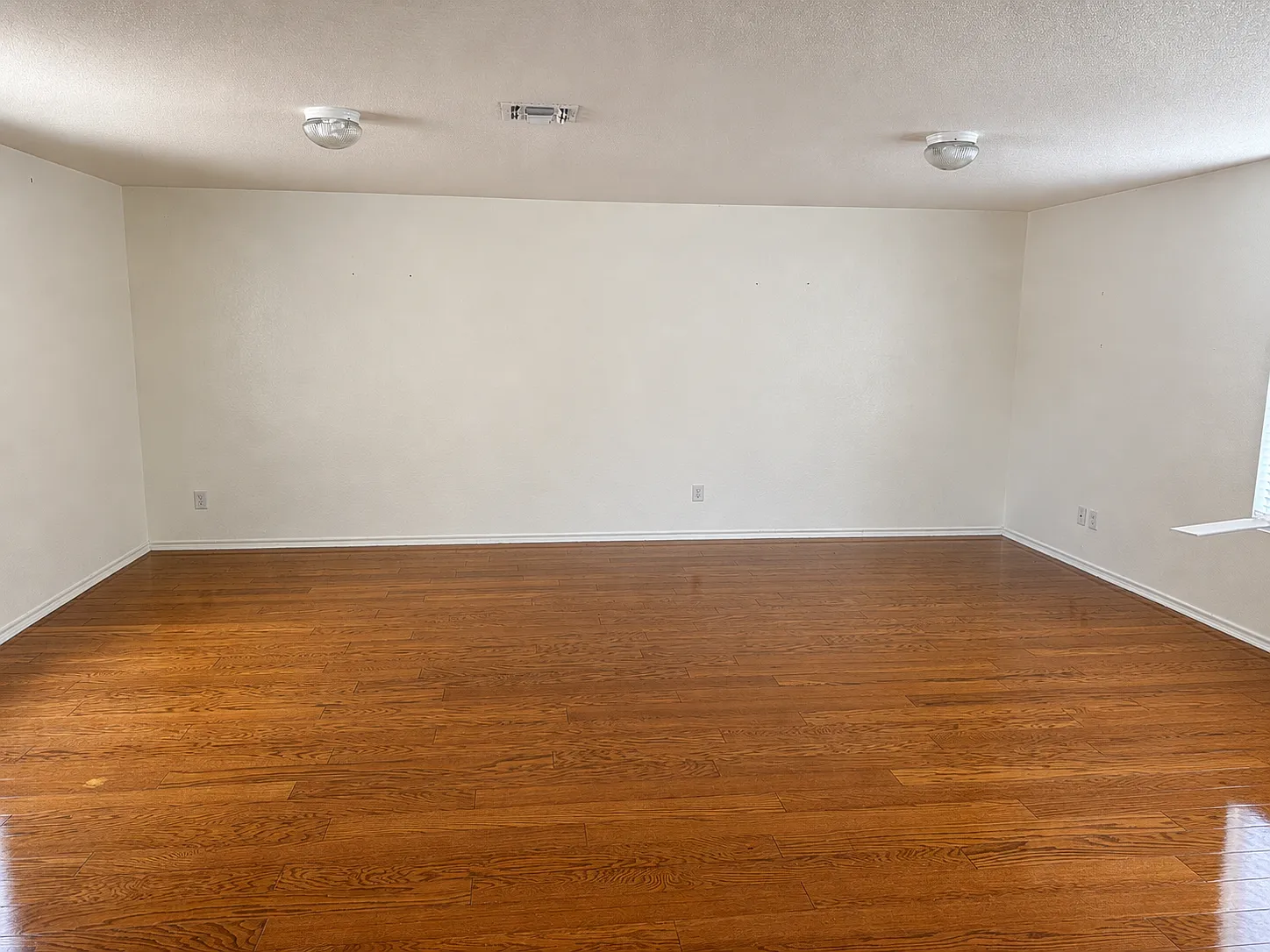 3 bed, 2.5 bath, 1872 sqft, $1,900 — Photo 2